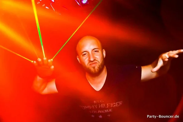 Malte Witt als DJ mit Lasershow